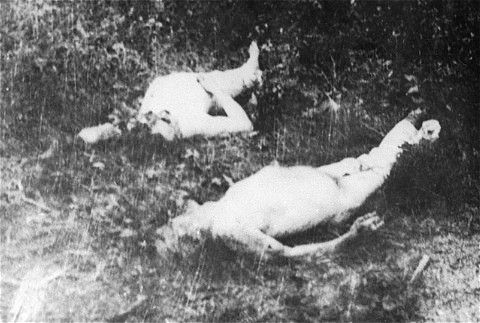 bodies of Romanian Jews who died on one of two death trains that left Iasi